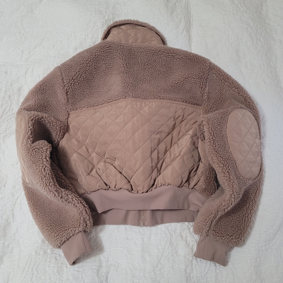 ALO Yoga Sherpa Edge Bomber Jacket NWT In Chai Latte - Picture 8 of 8
